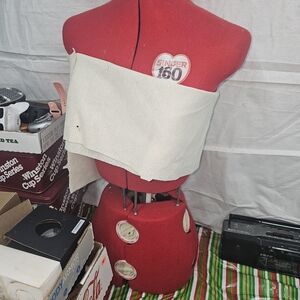 Singer dress form (adjustable)